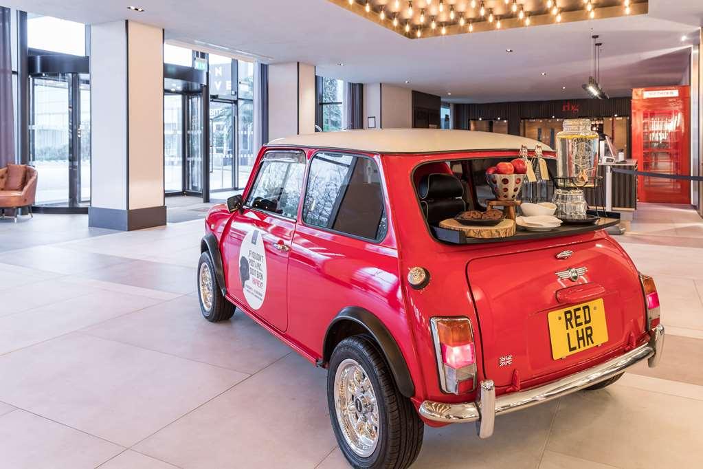 Radisson Red Hotel London Heathrow Exterior foto