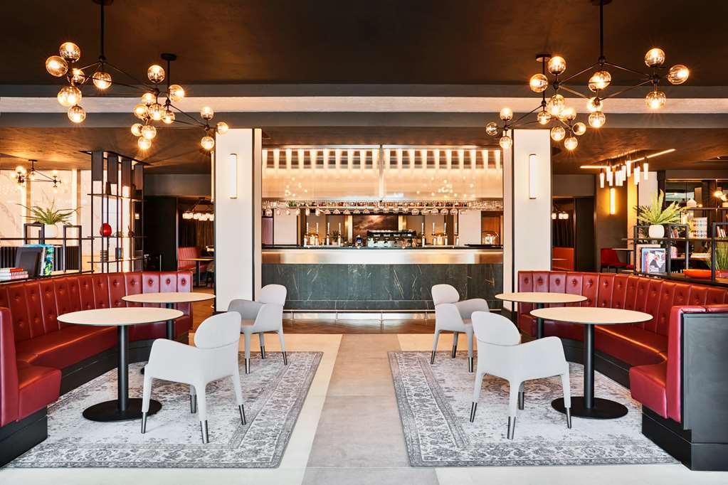 Radisson Red Hotel London Heathrow Restaurant foto